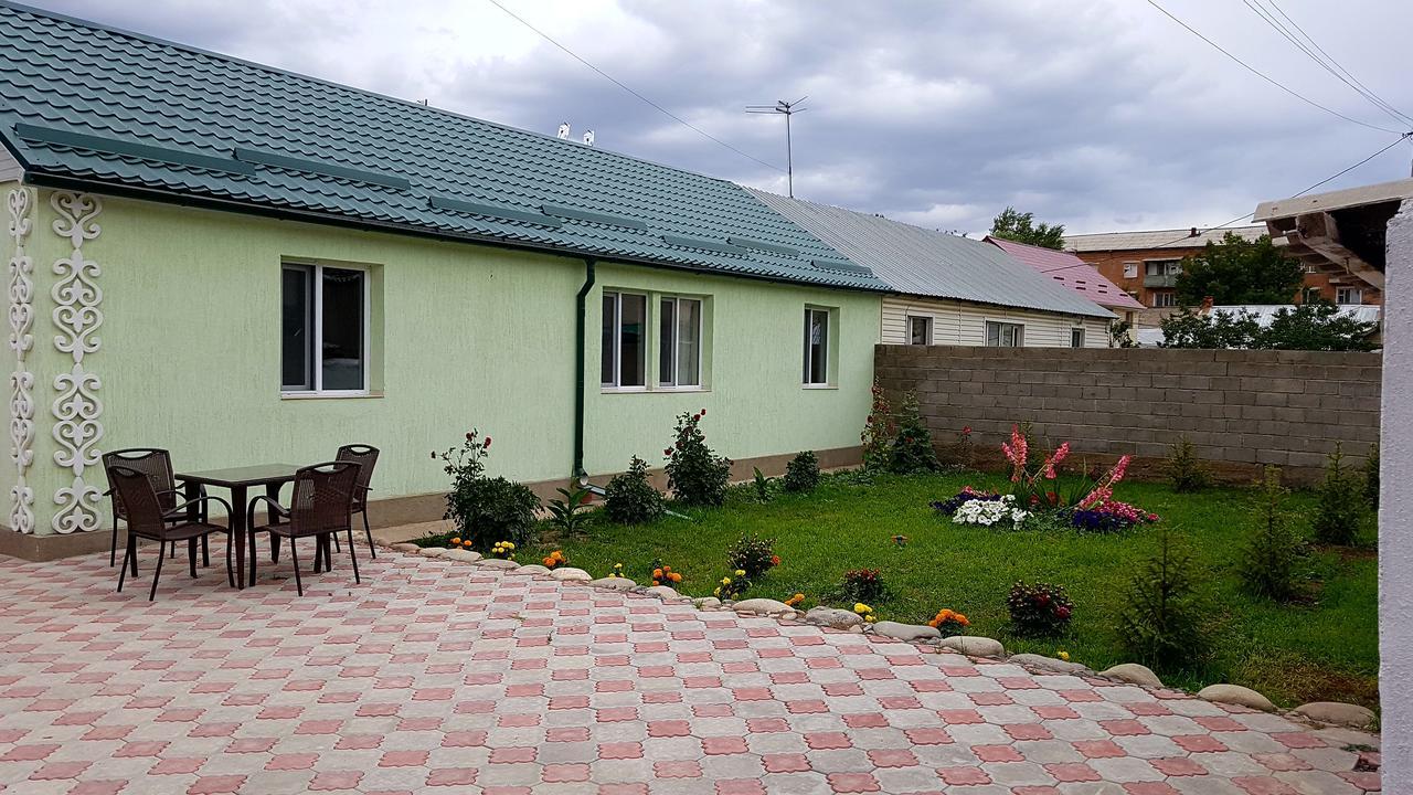 Datka Guest House Naryn Exteriör bild